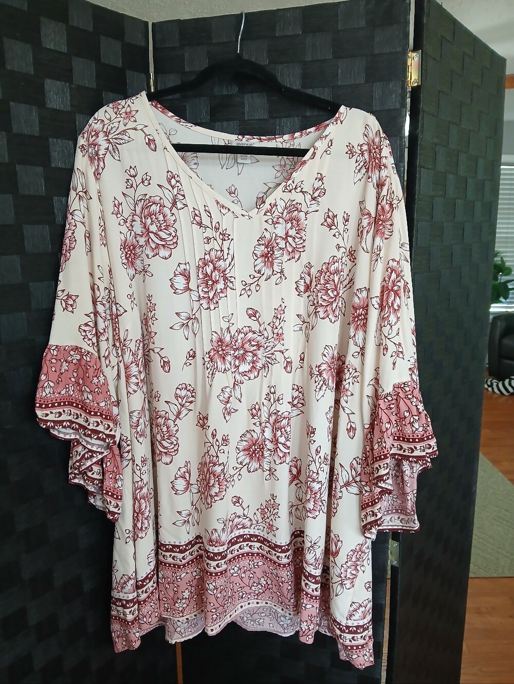 Avenue Women's Cream Floral V-Neck Bell Sleeve Top - Pink Print Ruffle Boho 3/4